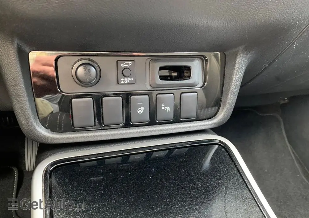 MITSUBISHI Outlander 2.0 2WD CVT Diamant Edition+