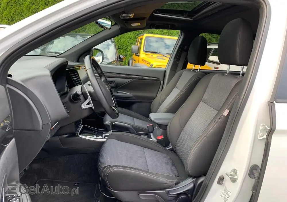 MITSUBISHI Outlander 2.0 2WD CVT Diamant Edition+