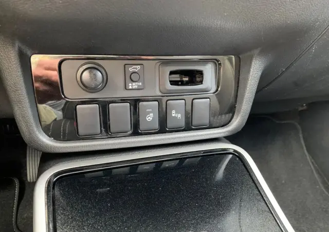 MITSUBISHI Outlander 2.0 2WD CVT Diamant Edition+