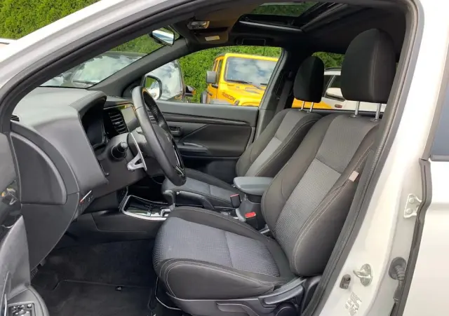 MITSUBISHI Outlander 2.0 2WD CVT Diamant Edition+