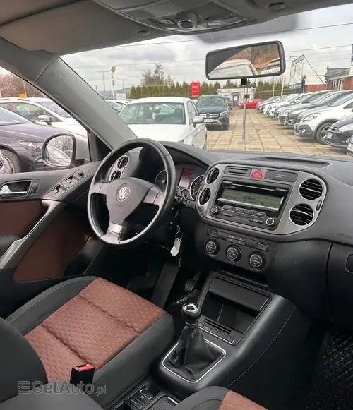 VOLKSWAGEN Tiguan 