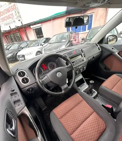 VOLKSWAGEN Tiguan 
