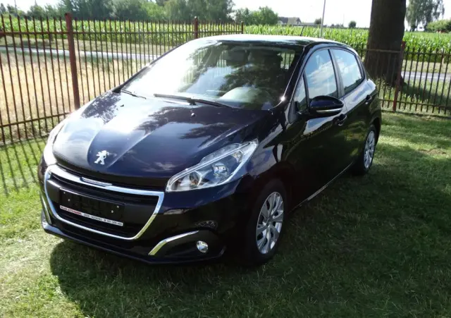 PEUGEOT 208 