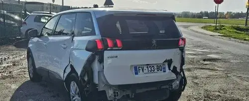 PEUGEOT 5008 