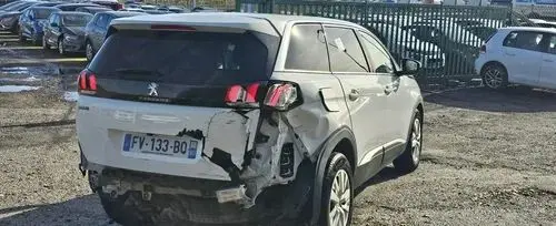 PEUGEOT 5008 