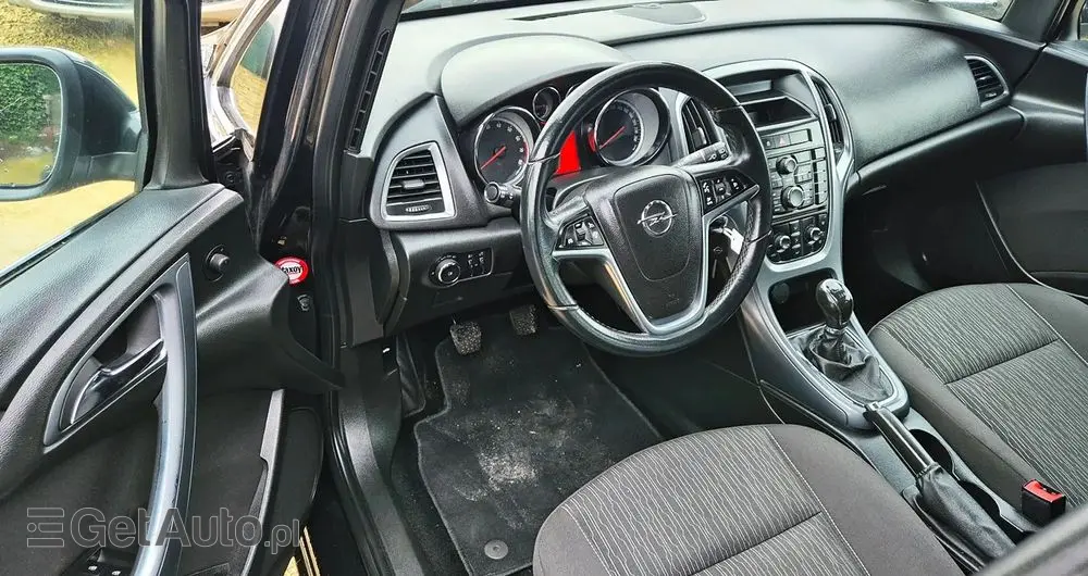 OPEL Astra 1.4 Turbo Color Edition