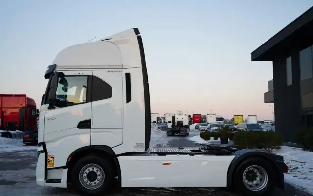 IVECO S-WAY / 530 / RETARDER / KLIMA POSTOJOWA / 