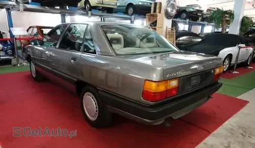 AUDI 100 