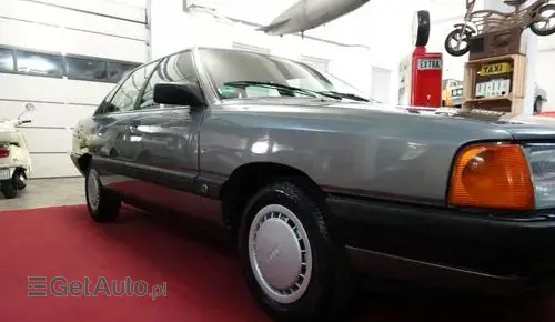 AUDI 100 