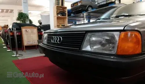 AUDI 100 