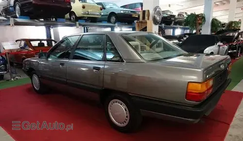 AUDI 100 