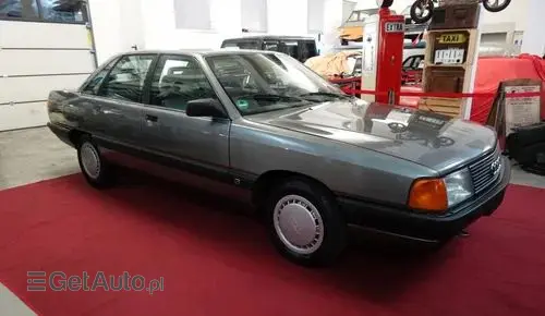 AUDI 100 