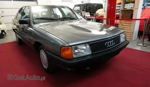 AUDI 100 