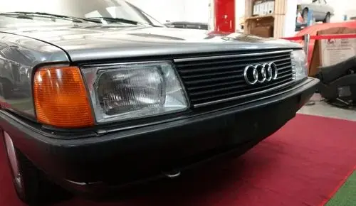 AUDI 100 