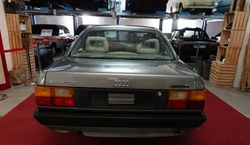 AUDI 100 