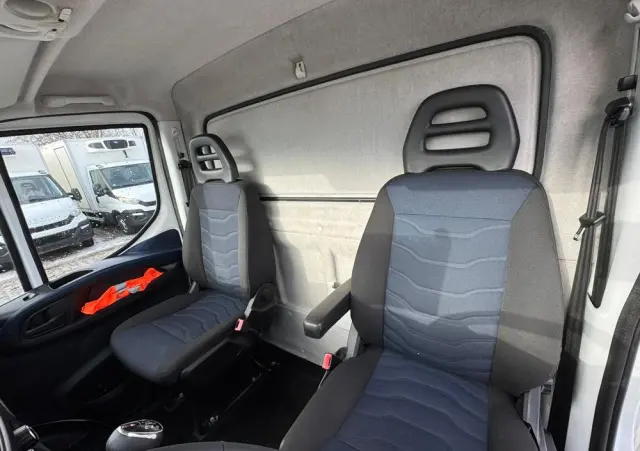 IVECO DAILY 35S14,35S15,35S16,35S17,KILKA SZTUK IZOTERMY CHLODNIE PODWOZIA DO ZABUDOWY KIPRY WYWROTKI KILKANASCIE SZTUK 