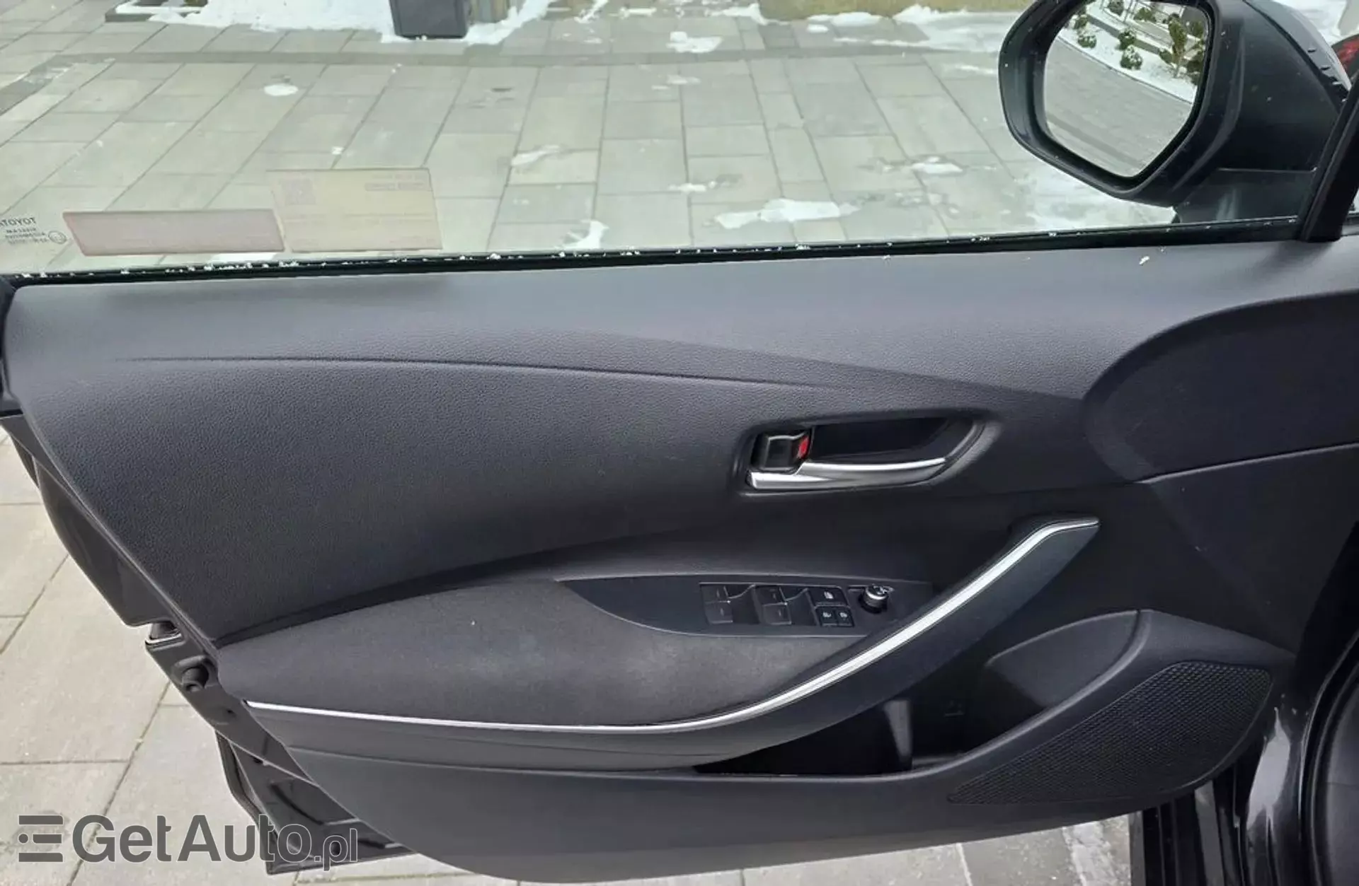 TOYOTA Corolla 1.8i (140 KM) CVT