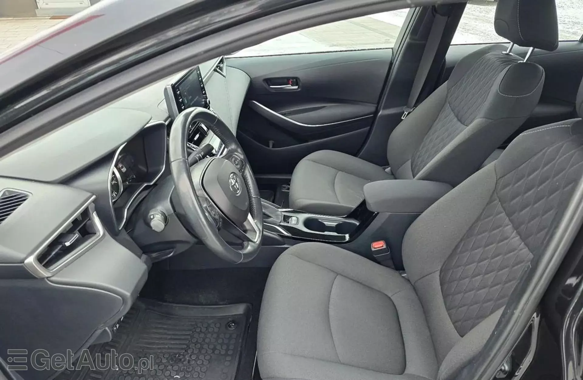 TOYOTA Corolla 1.8i (140 KM) CVT