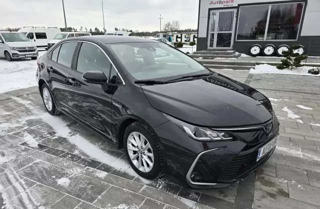 TOYOTA Corolla 1.8i (140 KM) CVT