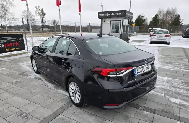 TOYOTA Corolla 1.8i (140 KM) CVT