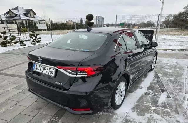 TOYOTA Corolla 1.8i (140 KM) CVT