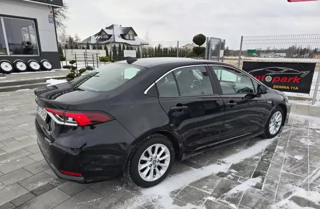 TOYOTA Corolla 1.8i (140 KM) CVT