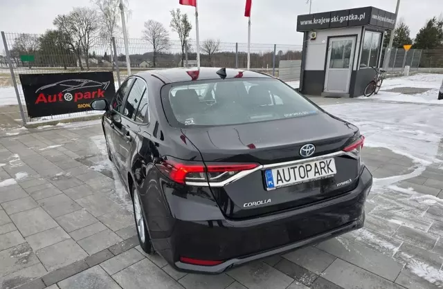 TOYOTA Corolla 1.8i (140 KM) CVT