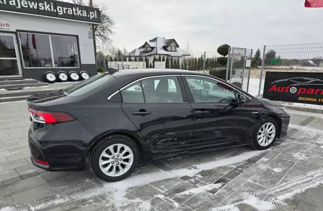 TOYOTA Corolla 1.8i (140 KM) CVT