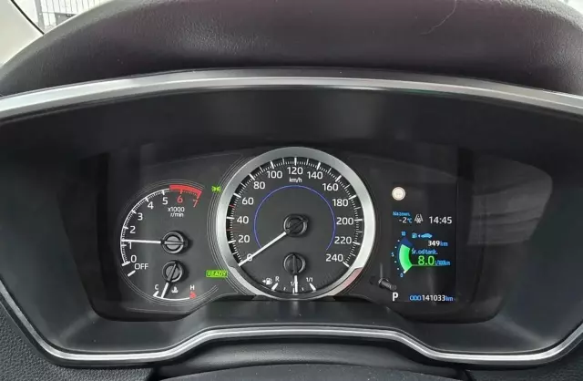 TOYOTA Corolla 1.8i (140 KM) CVT