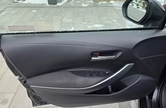 TOYOTA Corolla 1.8i (140 KM) CVT