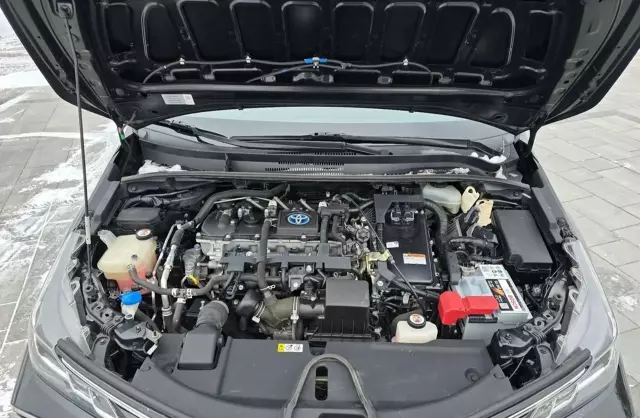 TOYOTA Corolla 1.8i (140 KM) CVT