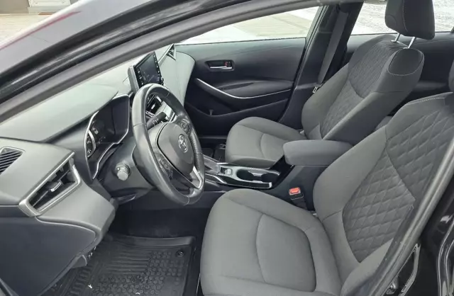 TOYOTA Corolla 1.8i (140 KM) CVT