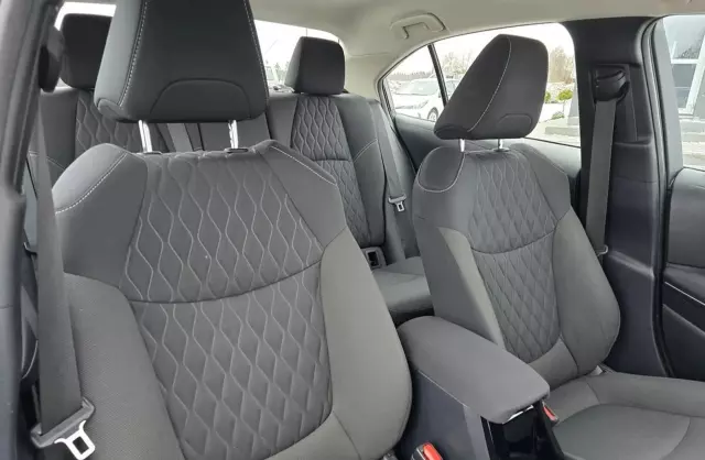 TOYOTA Corolla 1.8i (140 KM) CVT