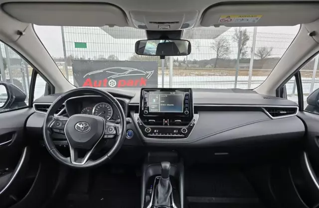 TOYOTA Corolla 1.8i (140 KM) CVT