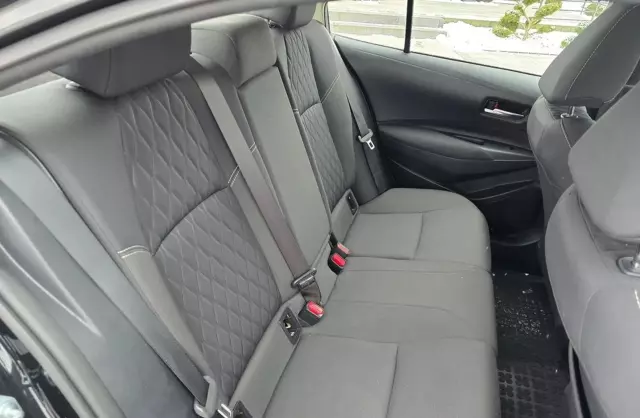 TOYOTA Corolla 1.8i (140 KM) CVT