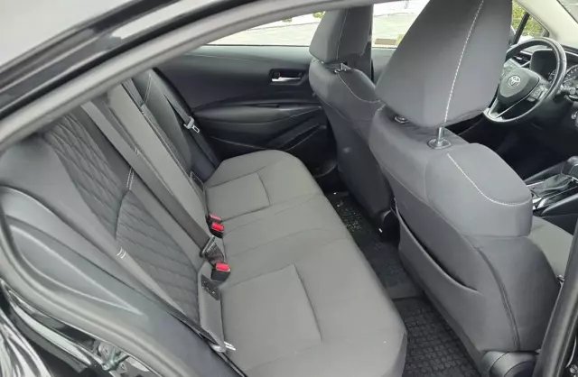 TOYOTA Corolla 1.8i (140 KM) CVT