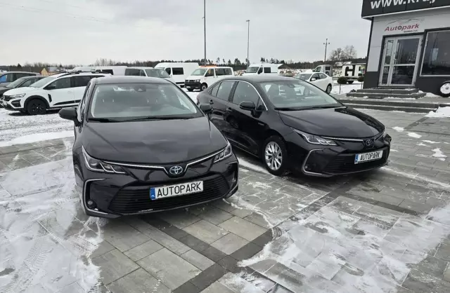 TOYOTA Corolla 1.8i (140 KM) CVT