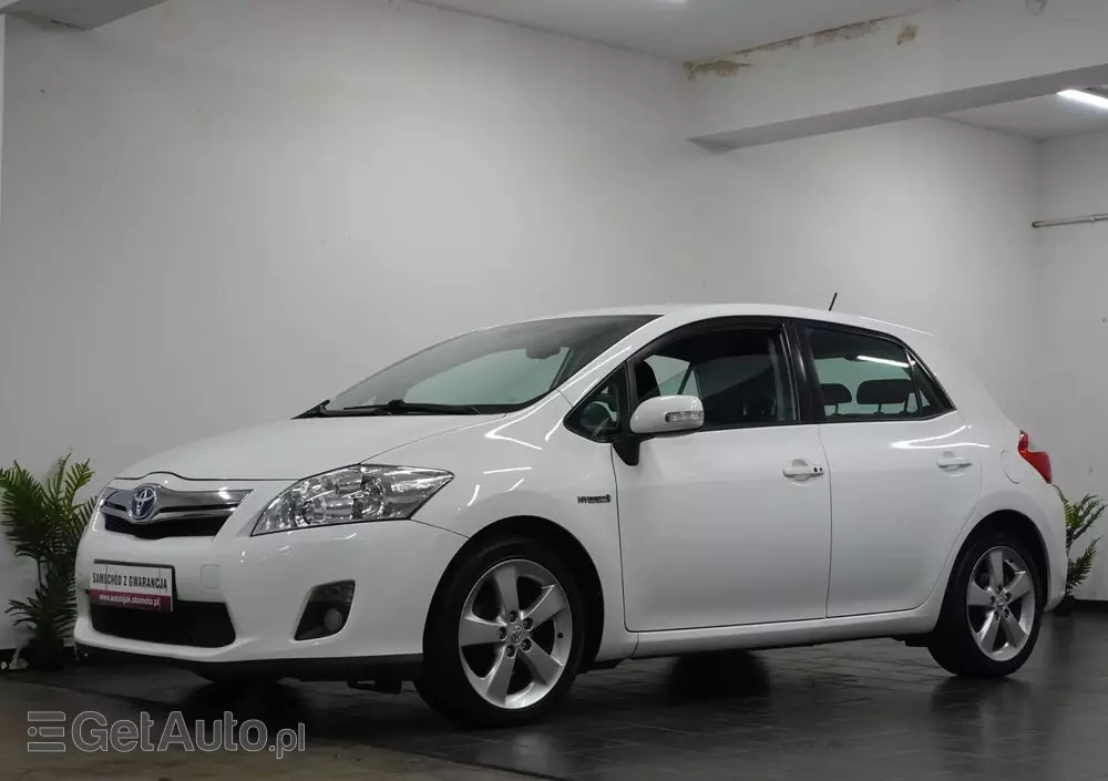 TOYOTA Auris 1.8 HSD Luna