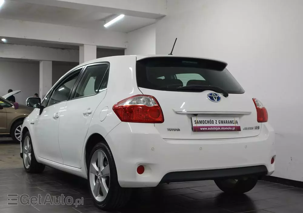 TOYOTA Auris 1.8 HSD Luna