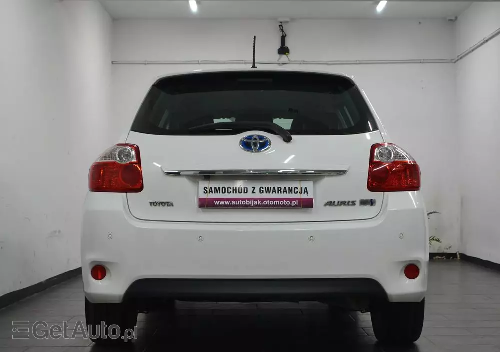 TOYOTA Auris 1.8 HSD Luna