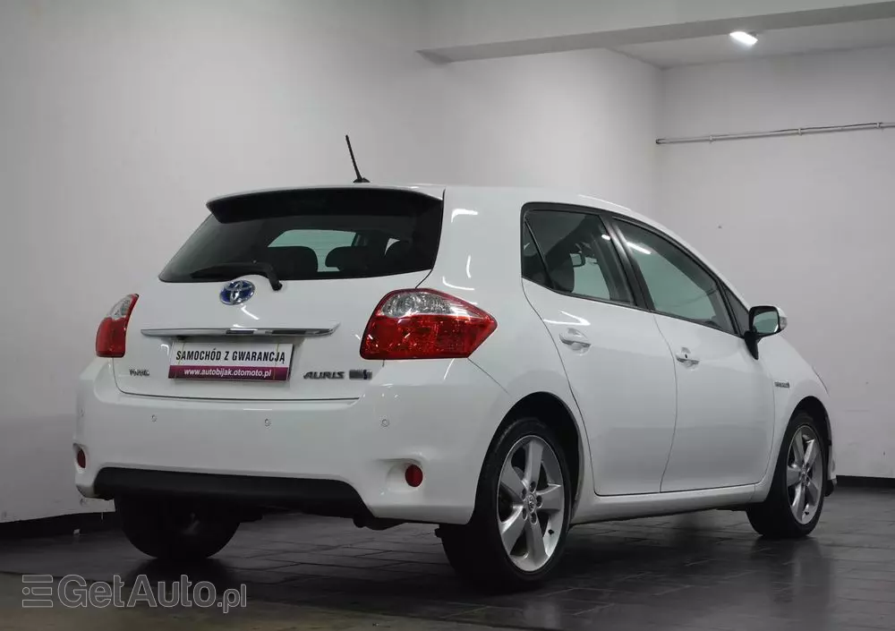 TOYOTA Auris 1.8 HSD Luna