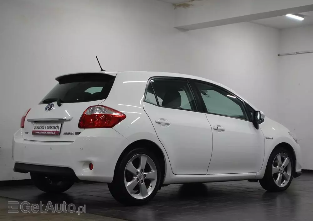 TOYOTA Auris 1.8 HSD Luna
