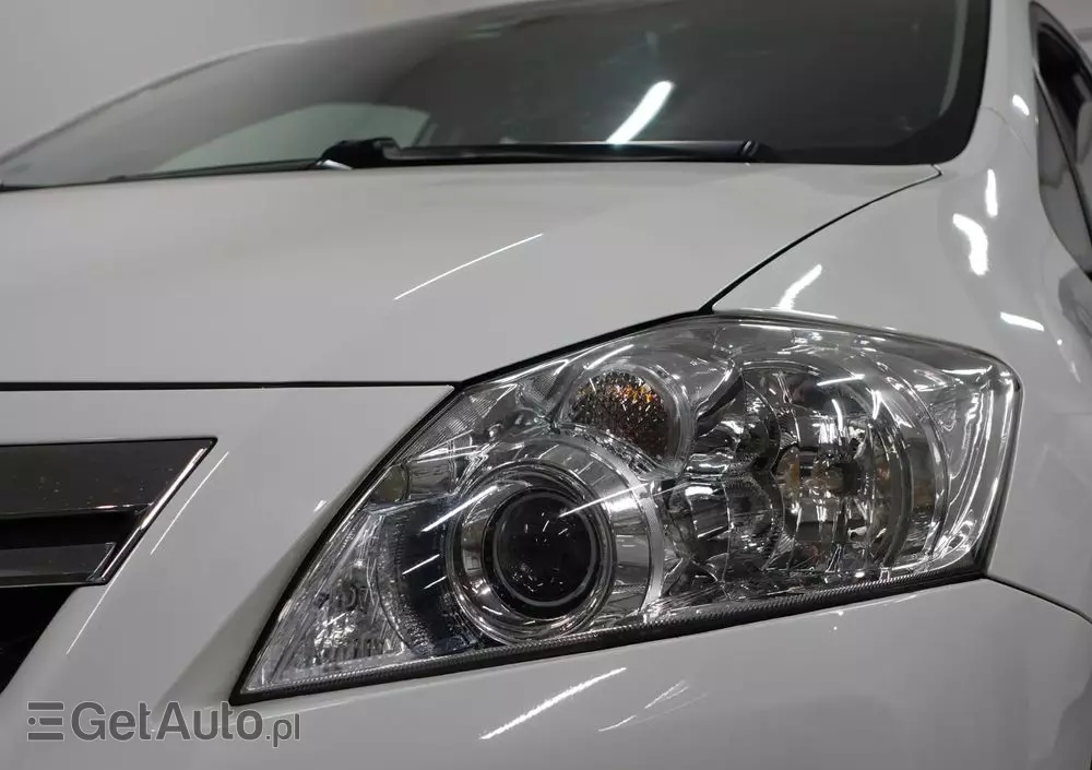 TOYOTA Auris 1.8 HSD Luna