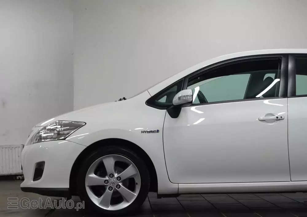 TOYOTA Auris 1.8 HSD Luna