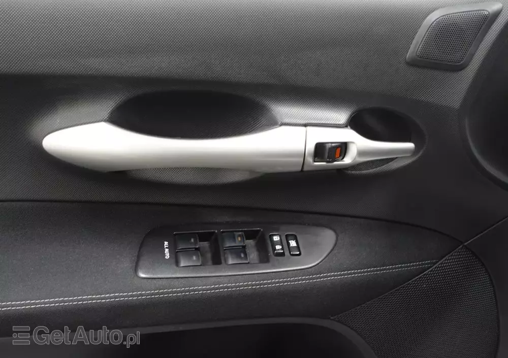 TOYOTA Auris 1.8 HSD Luna