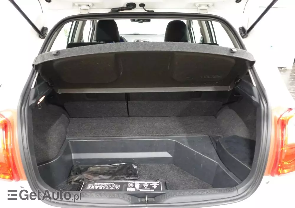 TOYOTA Auris 1.8 HSD Luna