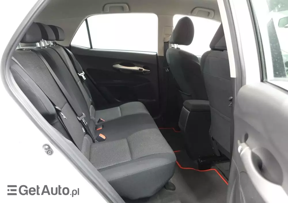 TOYOTA Auris 1.8 HSD Luna