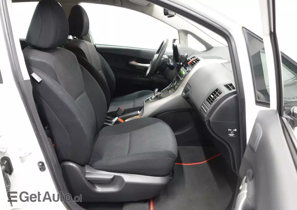 TOYOTA Auris 1.8 HSD Luna