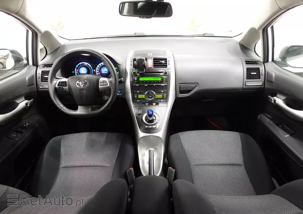 TOYOTA Auris 1.8 HSD Luna