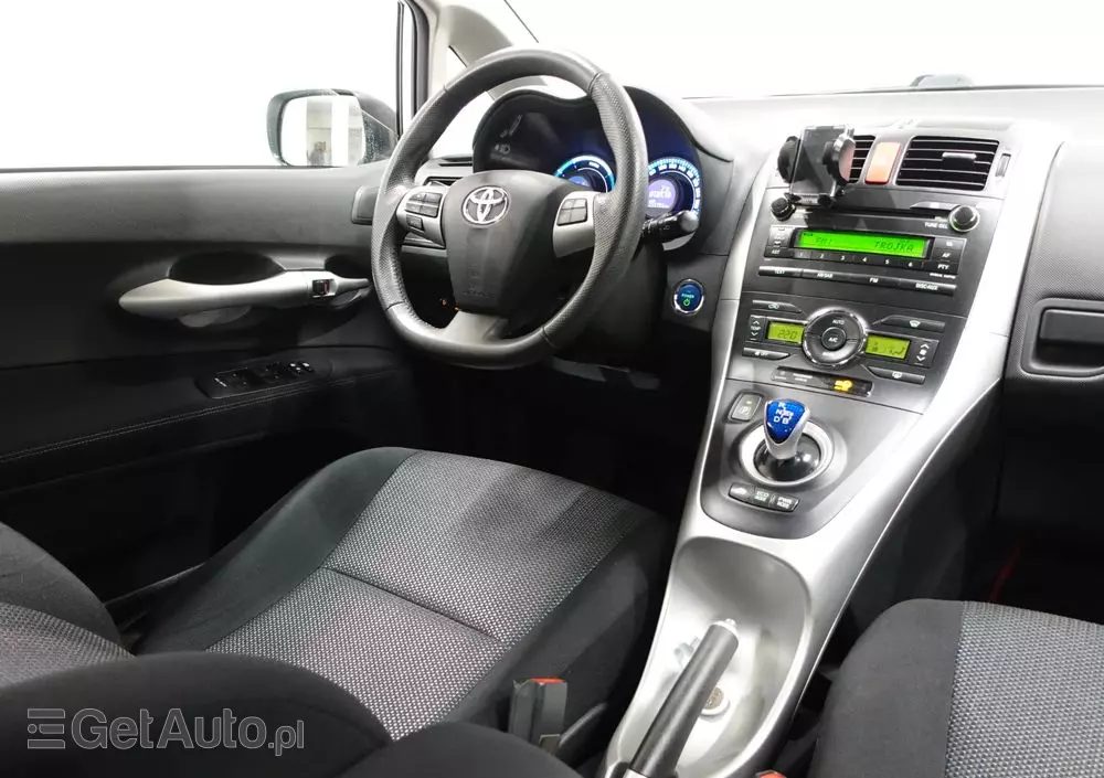 TOYOTA Auris 1.8 HSD Luna